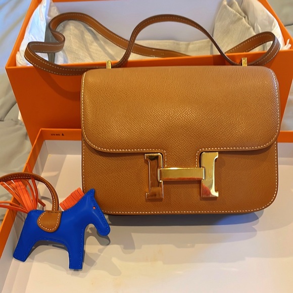 SOLD!HERMES CONSTANCE 18 Mini Bag Gold Courchevel With Gold Hardware! SOLD - Picture 4 of 16